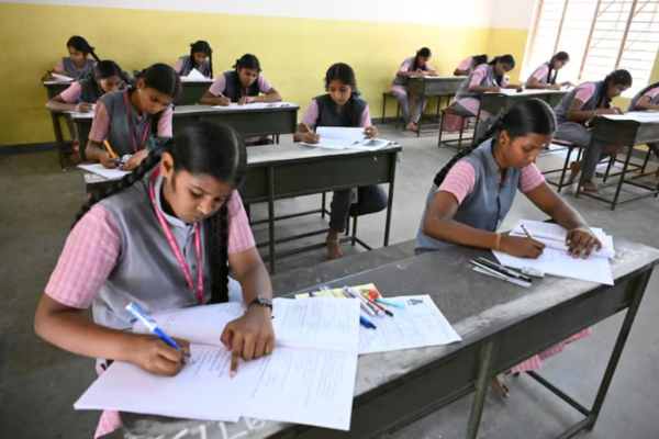 தமிழக பள்ளிகளுக்கு 12 நாட்கள் தொடர் விடுமுறை- பள்ளிக்கல்வித்துறை உத்தரவு | School Leave 12 Days Of Continuous In Tamil Nadu தமிழக பள்ளிகளுக்கு 12 நாட்கள் தொடர் விடுமுறை- பள்ளிக்கல்வித்துறை உத்தரவு | School Leave 12 Days Of Continuous In Tamil Nadu