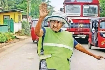 කව්ද මේ හැමෝම කතාවෙන හරී අපූරූ පාර කියන අත්තම්මා...