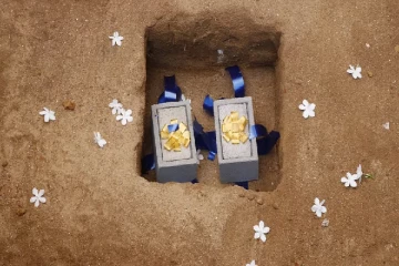 இலங்கையில் சிங்கள மக்களுக்கு அசோகா் தூண் அமைத்து கொடுக்கிறது இந்தியா