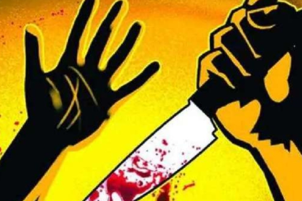 வயதான முதியவரை மர்ம கும்பல் சுற்றி வளைத்து கத்தியால் குத்தி கொடூர கொலை! | Mysterious Surrounded Old Man Brutally Death