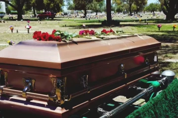 சவப்பெட்டிக்குள் வைக்கப்பட்ட பெண்... திடீரென கண் திறந்ததால் அதிர்ச்சி