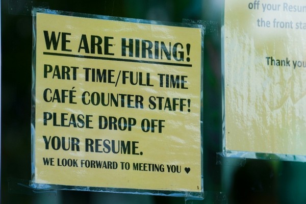 கனடாவில் கடந்த மாதம் தொழில்களை இழந்த 40000 பேர்! | Unemployment Rate Ticks Up To 5 4 Per Cent