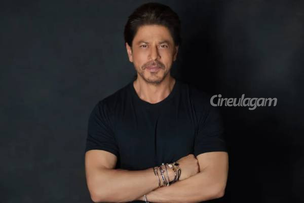 வேனுக்குள் சொகுசு வாழ்க்கை.. ஷாருக்கான் வைத்துள்ள வேனின் விலை, அடேங்கப்பா! இவ்வளவா? | Shah Rukh Khan Van Cost Goes Viral