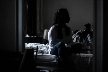 கனடாவில் மூன்று சிறுமிகளிடம் கவர்ந்து பேசி போதைப்பொருட்களை தந்த இளைஞர் கைது!