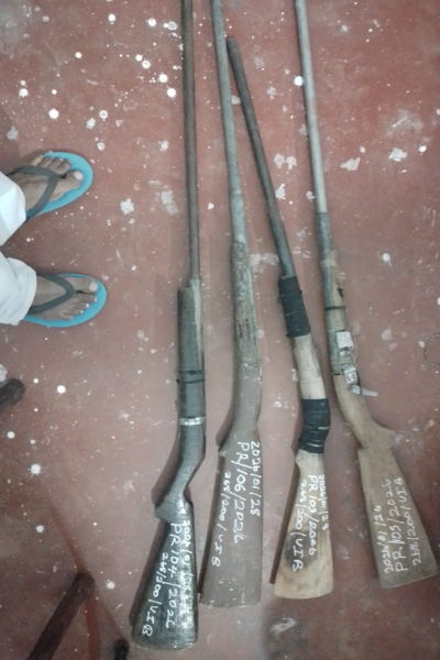 மட்டக்களப்பில் துப்பாக்கிகளுடன் நால்வர் கைது! | Four Arrested With Firearms In Batticaloa