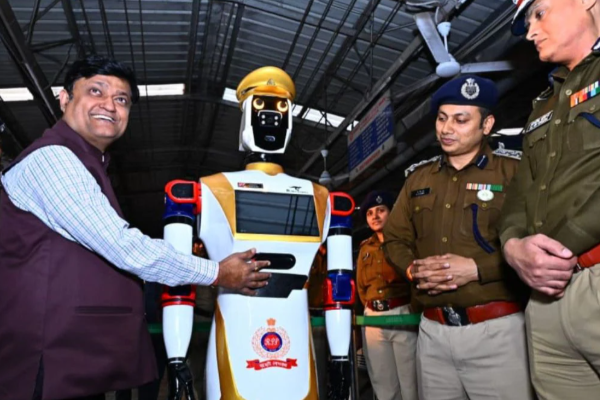 இந்திய ரயில்வேயில் முதல்முறை - பயணிகளின் பாதுகாப்புக்கு ரோபோட் | Indian Railway Rolls Out Humanoid Robot Asc Arjun இந்திய ரயில்வேயில் முதல்முறை - பயணிகளின் பாதுகாப்புக்கு ரோபோட் | Indian Railway Rolls Out Humanoid Robot Asc Arjun