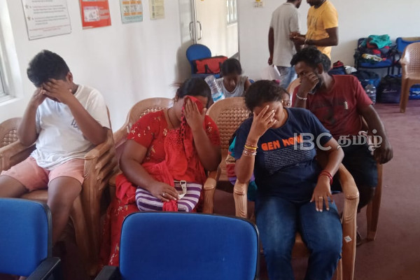 கடல் வழியாக வெளிநாடு செல்ல முற்பட்டவர்கள் யாழில் மடக்கி பிடிப்பு (படங்கள்) | Illegal Immigration Sri Lanka Jaffna To Abroad