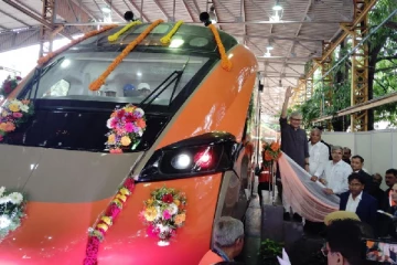 வந்தே பாரத் ரயிலின் ஸ்லீப்பர் வெர்ஷன் - வெளியான புகைப்படங்கள்!