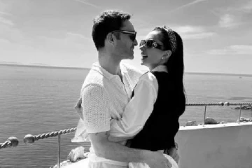 அரைகுறை ஆடையில் கணவருக்கு ரொமான்ஸ்!! நடிகை அமி ஜாக்சன் வெளியிட்ட புகைப்படங்கள்..