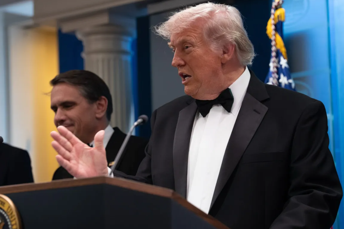 திடீரென நுழைந்த ஆயுததாரி! சரமாரியான துப்பாக்கிச்சூட்டை நடத்திய பாதுகாப்பு படை - டிரம்ப் வெளியிட்ட திடுக்கிடும் தகவல் | Trump Appeared Suspect Was Detained After Gunfire