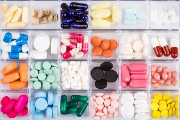 බටහිර වෛද්‍ය විද්‍යාව තුළ ඖෂධයක් අලුතෙන් බිහි වන හැටි.