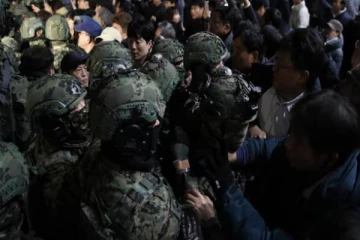 வெளிநாடொன்றில் அவரச கால இராணுவச் சட்டம் பிரகடனம்!