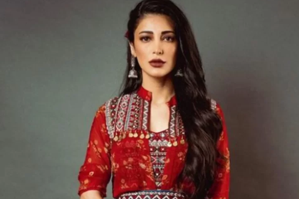 மேடையில் I Love You கூறிய இயக்குனர்.. ஸ்ருதி ஹாசன் கொடுத்த பதில் | Shruthi Haasan Reply To Director