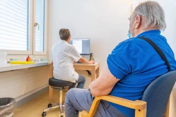 கொரோனா தடுப்பூசி... சுவிட்சர்லாந்தில் இழப்பீடு கேட்டு முறையிட்ட 90 பேர்