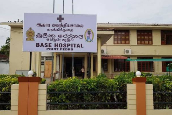 யாழில் இடம்பெற்ற பயங்கர விபத்து: 4 பேர் வைத்தியசாலையில்! | Jaffna Karaveddy Accident Four Peoples Hospital