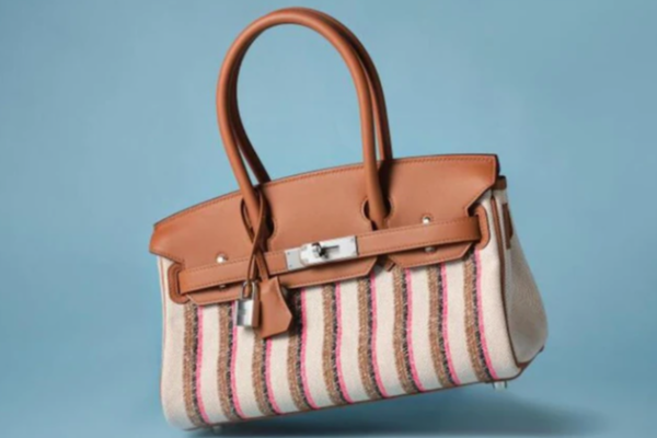 உலகில் அதிகம் தேடப்படும் கைப்பை எது தெரியுமா? பிரபலங்கள் பயன்படுத்தும் Brikin handbags ரகசியம் | World S Most Wanted Bag Birkin Secrets உலகில் அதிகம் தேடப்படும் கைப்பை எது தெரியுமா? பிரபலங்கள் பயன்படுத்தும் Brikin handbags ரகசியம் | World S Most Wanted Bag Birkin Secrets