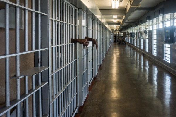 அமெரிக்காவில் பெயர் குழப்பத்தால் கைதி மாற்றி விடுதலை | Prisoner Released After Name Confusion In Us