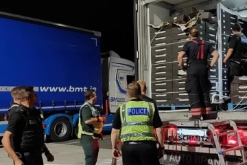 பிரித்தானியாவில் மீண்டும் ஒரு குளிரூட்டப்பட்ட லொறிக்குள் புலம்பெயர்வோர்: தவிர்க்கப்பட்ட அசம்பாவிதம்