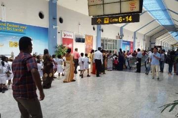 யாழில் இருந்து வெளிநாடு செல்ல முற்பட்ட 16 பேருக்கு நேர்ந்த நிலை!