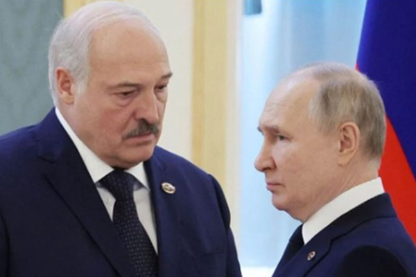 புதினை சந்தித்துப் பேசிய பெலாரஸ் அதிபர் கவலைக்கிடம் - உணவில் விஷமா? | Belarus President In Hospital After Meeting Putin