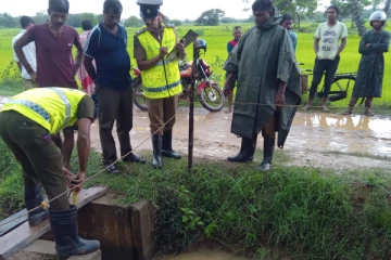 கிளிநொச்சியில் பயங்கரம்..! இரு பிள்ளைகளின் தந்தை வெட்டிக் கொலை ( படங்கள்)