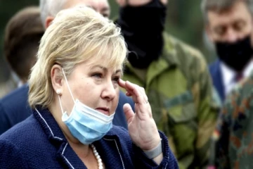 பிரதமருக்கே அபராதம் விதித்த பிரபல அரசாங்கம்! கொரோனா வைரஸ் கட்டுப்பாடுகளை மீறியதால் ஏற்பட்ட கதி!