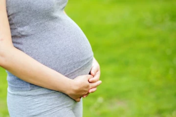 காதலனின் கட்டாயத்தால் யூடியூப்பை பார்த்து தானே கருக்கலைப்பு செய்த இளம்பெண் - வெளியான அதிர்ச்சி தகவல்