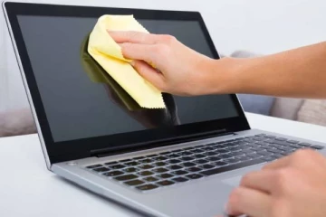 லேப்டாப் கம்ப்யூட்டரை இப்படியும் சுத்தம் செய்யலாம்! இது சூப்பர் ஐடியாவா இருக்கே