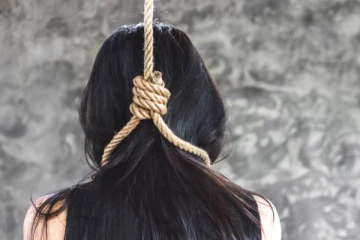 வீட்டிற்கு திரும்பிய தமிழக மாணவி அதிகாலையில் தூக்கிட்டு தற்கொலை!