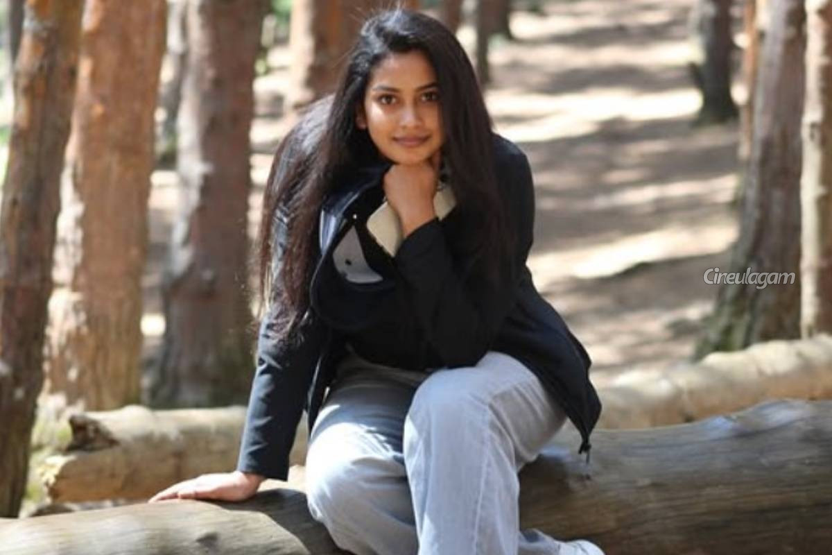 மூன்று முடிச்சு சீரியல் நடிகை ஸ்வாதியா இது?... லேட்டஸ்ட் போட்டோ குவியும் லைக்ஸ் | Serial Actress Swathi New Photo Fans Showers Likes