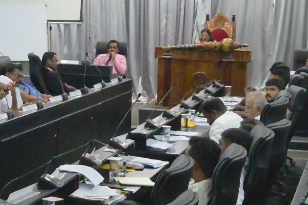 யாழ். மாநகரசபை ஊழியர்களின் அசமந்தம்: சபையில் போட்டுடைத்த உறுப்பினர் | Jaffna Municipal Council Employees Dissatisfaction யாழ். மாநகரசபை ஊழியர்களின் அசமந்தம்: சபையில் போட்டுடைத்த உறுப்பினர் | Jaffna Municipal Council Employees Dissatisfaction