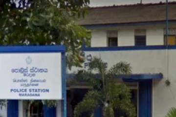 පොලිසියේ  ගොඩනැගිල්ලකින් ඇදවැටී පුද්ගලයෙකු මරුට..