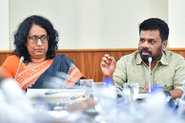 அநுர அரசுக்குள் சீனா தலையீடு - பிரதமர் பதவியில் தொடரும் சர்ச்சை | Harini Amarasooriya To Be Remove From Pm Post அநுர அரசுக்குள் சீனா தலையீடு - பிரதமர் பதவியில் தொடரும் சர்ச்சை | Harini Amarasooriya To Be Remove From Pm Post