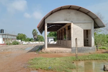 ஆனையிறவு வணிக சுற்றுலா மையத்தின் செயற்பாடுகள் முடங்கின : அகற்றப்படாத கண்ணிவெடிகளால் ஏற்பட்ட நிலை