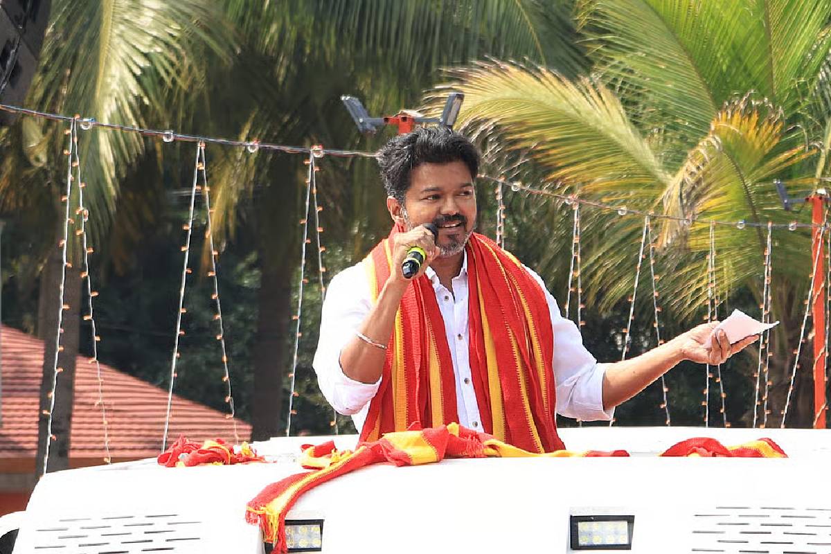 இன்றுடன் தேர்தல் பரப்புரை நிறைவு : தவெக விஜய் மக்களுக்கு எழுதிய கடிதம்! | Tvk Vijay In Letter Before Campaign End