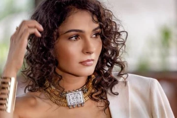 டிரெண்ட் லுக்கில் பாடகி, நடிகை ஆண்ட்ரியா ஜெர்மையா!! புகைப்படங்கள் இதோ..