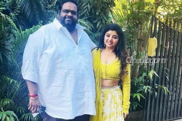 தனது மனைவி பிறந்தநாளுக்கு ஸ்பெஷல் பரிசு கொடுத்த ரவீந்தர்- புகைப்படத்துடன் இதோ | Mahalakshmi Birthday Celebration With Her Husband