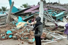 இந்தோனேசியாவில் சக்திவாய்ந்த நிலநடுக்கம்: 3 பேர் பலி!