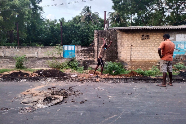 யாழ்.நல்லூர் சட்டநாதர் ஆலயம் முன் விசமிகள் மேற்கொண்ட இழிவான செயல்! | Jaffna Nallur Saddanathar Kovil Meat Waste