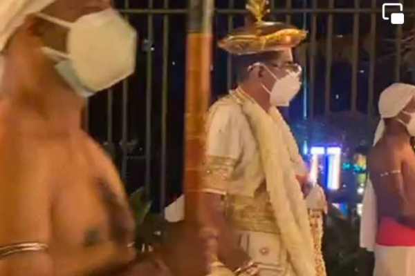 கொரோனா தொற்று தீவிரமடைந்திருக்கும் நிலையில் கண்டியில் நடைபெற்ற பெரஹரா நிகழ்வு! | Perahera Event Kandy Corona Infection Intensifies கொரோனா தொற்று தீவிரமடைந்திருக்கும் நிலையில் கண்டியில் நடைபெற்ற பெரஹரா நிகழ்வு! | Perahera Event Kandy Corona Infection Intensifies