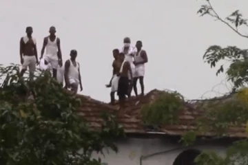 வெலிக்கடை சிறைச்சாலையின் கூரை மீதேறி போராட்டம் நடத்தியவர்கள் குறித்து வெளியான தகவல்