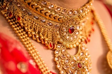 45 ஆயிரத்திற்கு கீழ் குறைந்த தங்கம் விலை - எவ்வளவு தெரியுமா?