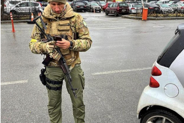 ராணுவத்தில் இணைந்த உக்ரைன் டென்னிஸ் வீரர் - ரோஜர் பெடரரையே வீழ்த்தியவராம்...! - தமிழ்நாடு