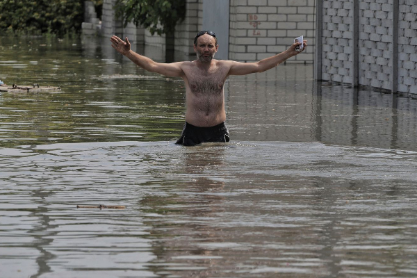 flood-in-ukraine-nova-kakhovka-dam-breached