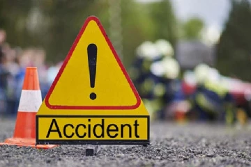 லுணுகலை நோக்கி பயணித்த கார் விபத்து : மூவர் காயம்