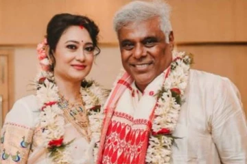 60 வயதில் இரண்டாவது மனைவியுடன் ஹனிமூன் சென்ற நடிகர்- புகைப்படம் இதோ