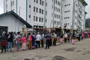 நுவரெலியாவில்  நீண்டவரிசையில்  காத்திருந்த மக்களுக்கு ஏமாற்றம்!