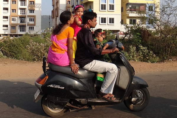 பைக்கில் 3 பேர் செல்லலாமா? மத்திய அமைச்சர் அதிரடி விளக்கம்! | Three Persons On Two Wheelers Nitin Gadkari பைக்கில் 3 பேர் செல்லலாமா? மத்திய அமைச்சர் அதிரடி விளக்கம்! | Three Persons On Two Wheelers Nitin Gadkari