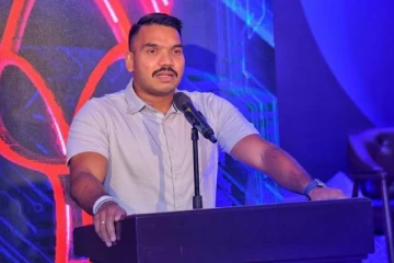 பொதுமக்களுக்கு சேவை செய்வதில் மாத்திரமே அரசியல்வாதிகளால் செயற்பட முடிகிறது : நாமல் வலியுறுத்து