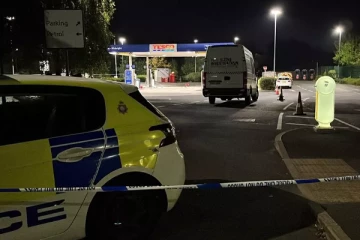 இங்கிலாந்திலுள்ள பெட்ரோல் நிலையம் ஒன்றிற்கு அழைக்கப்பட்ட பொலிசார்: பதறவைக்கும் ஒரு செய்தி